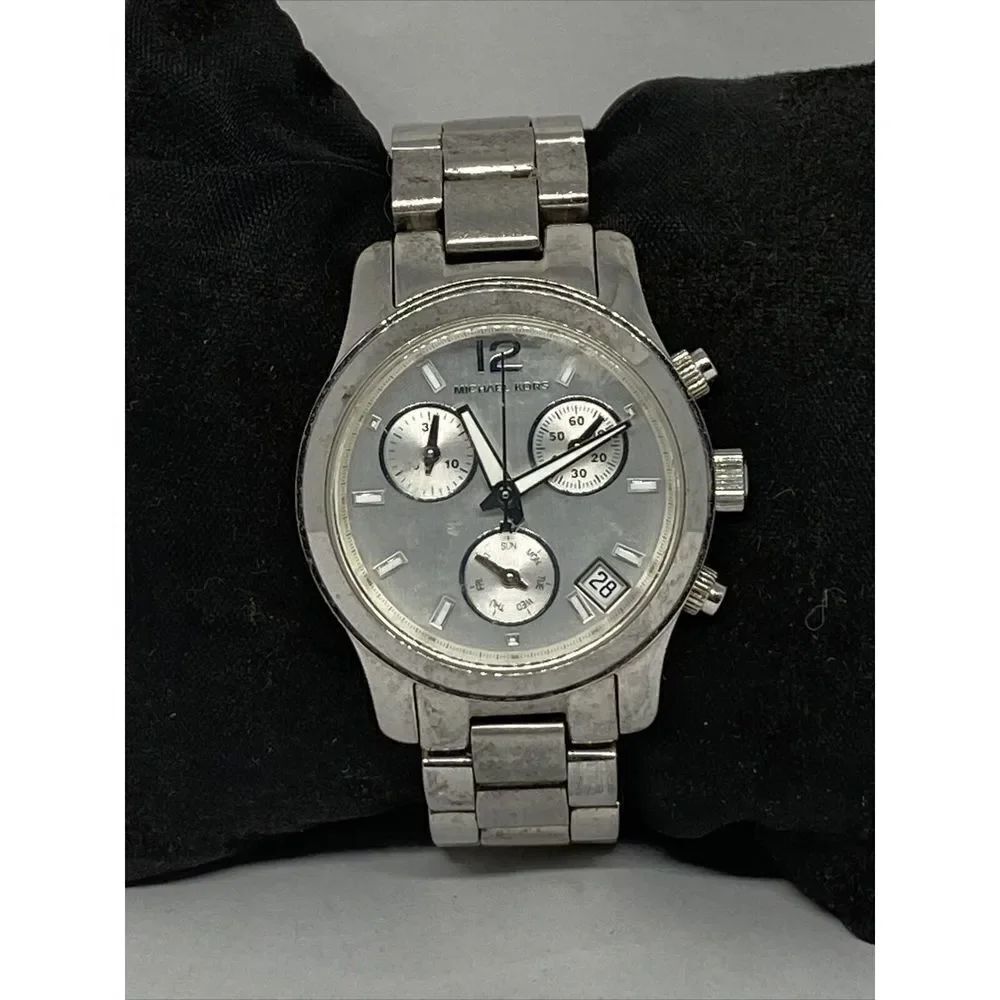 Michael Kors Runway MK5428 Women Stainless Steel Analog Dial Quartz Watch WO687